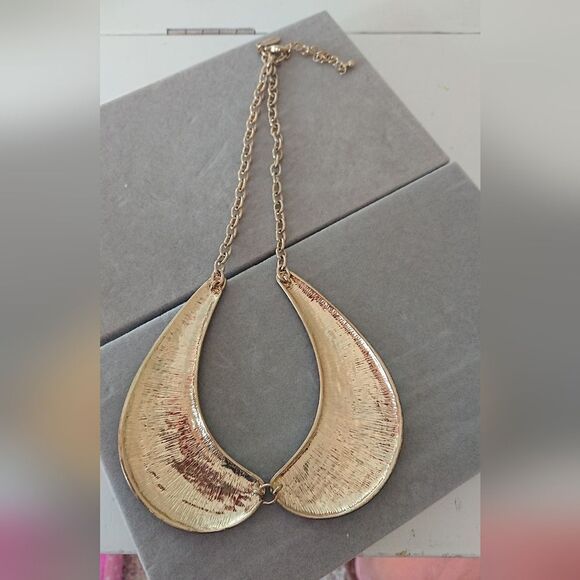 Natasha Alloy Gleaming Collar BiB Necklace - Picture 2 of 6